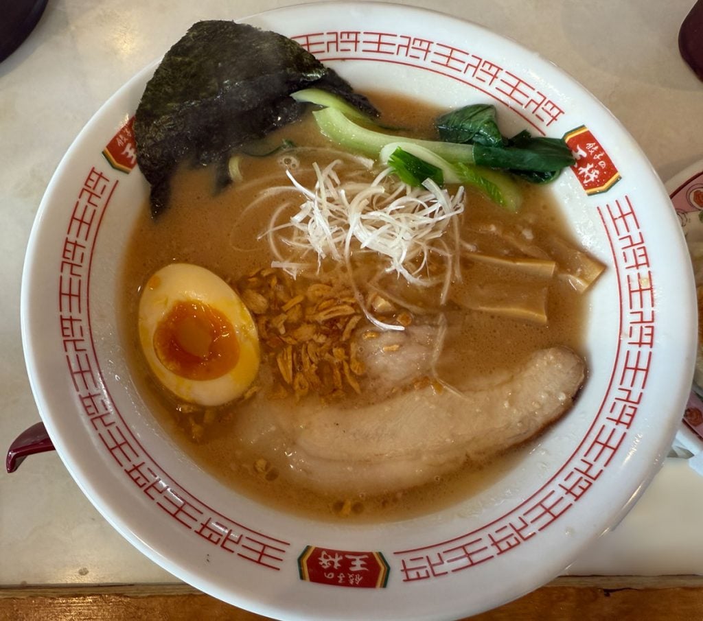 11月13日「極王餃子の王将ラーメン」が新登場！　お値段は税込980円　ちょっと食べてみた
