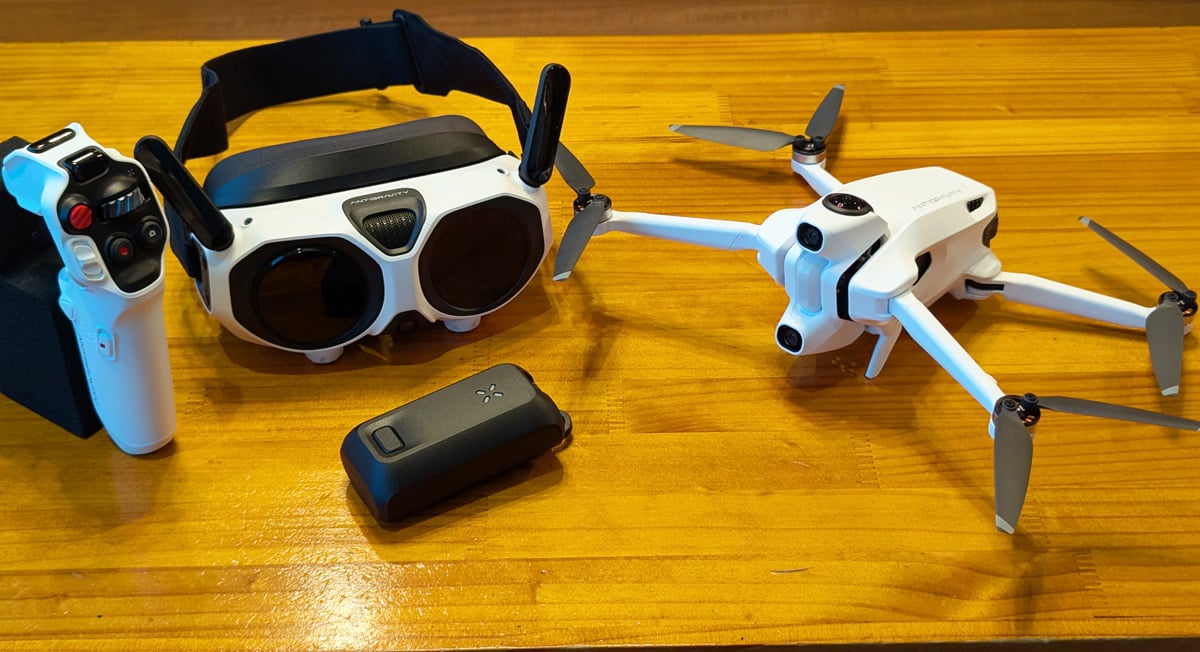「Antigravity A1」フォトレビュー 世界初の8K 360°搭載ドローンとユニークなハンドルコントローラー・ゴーグルをチェック