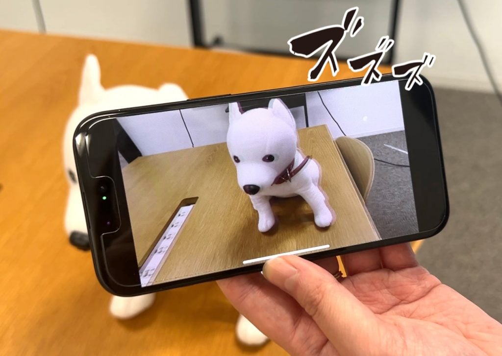対象機種に専用ガラスを貼るだけ！ スマホの写真が3Dになる「トビデル」を体験してみた
