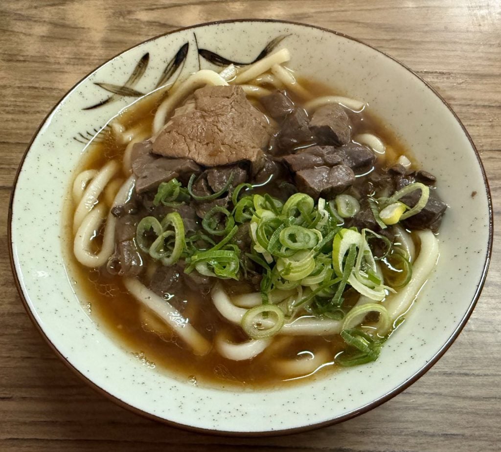 【大阪グルメ】昭和40年代にタイムスリップしたようなお店　ディープな街・西成の有名店「きらく」