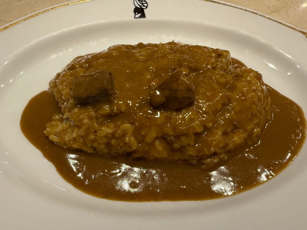 【大阪グルメ】ひとくち目は甘く　後から強い辛さが……大阪の老舗・インデアンカレーを食べてみた