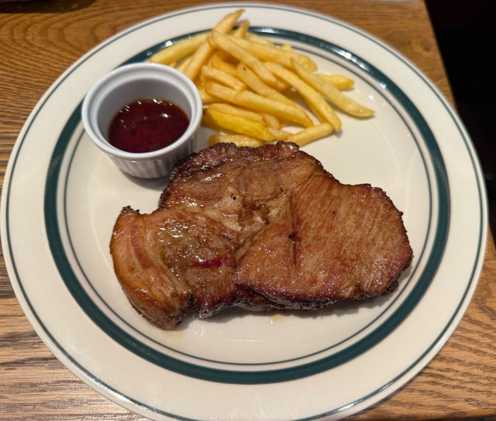 とにかく“肉塊”を食べたい方に　「マロリーポークステーキ」で大麦仕上三元豚の”ステーキ登山“