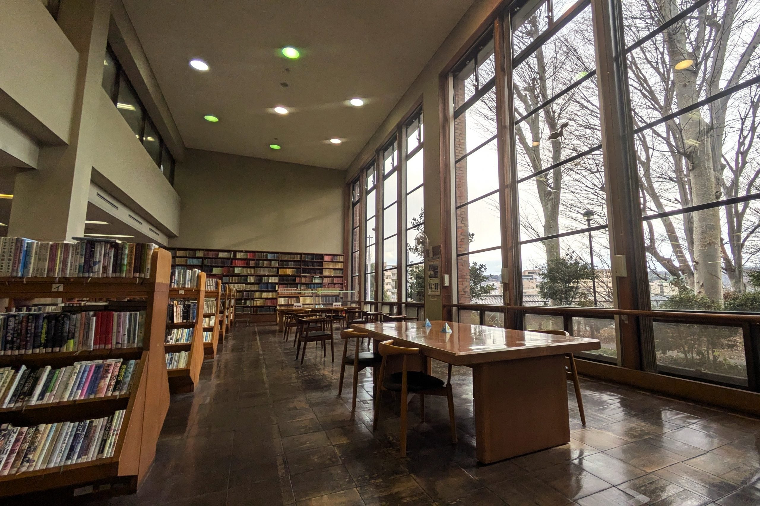 歳月を経るほど美しく─東京都『日野市立中央図書館』【ぶらり、図書館