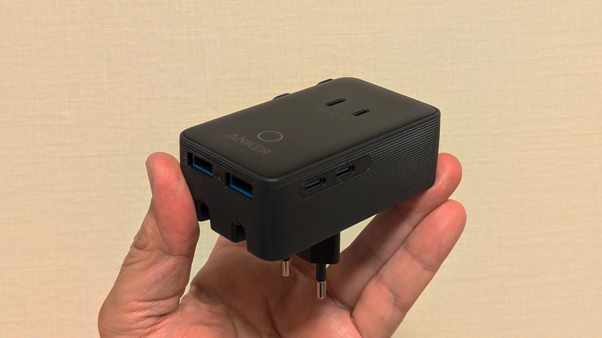 海外旅行中のデバイス充電はこれ1台で対応可能 Ankerが3種類のプラグを搭載したコンパクトなUSBポート付きトラベルアダプタを発売
