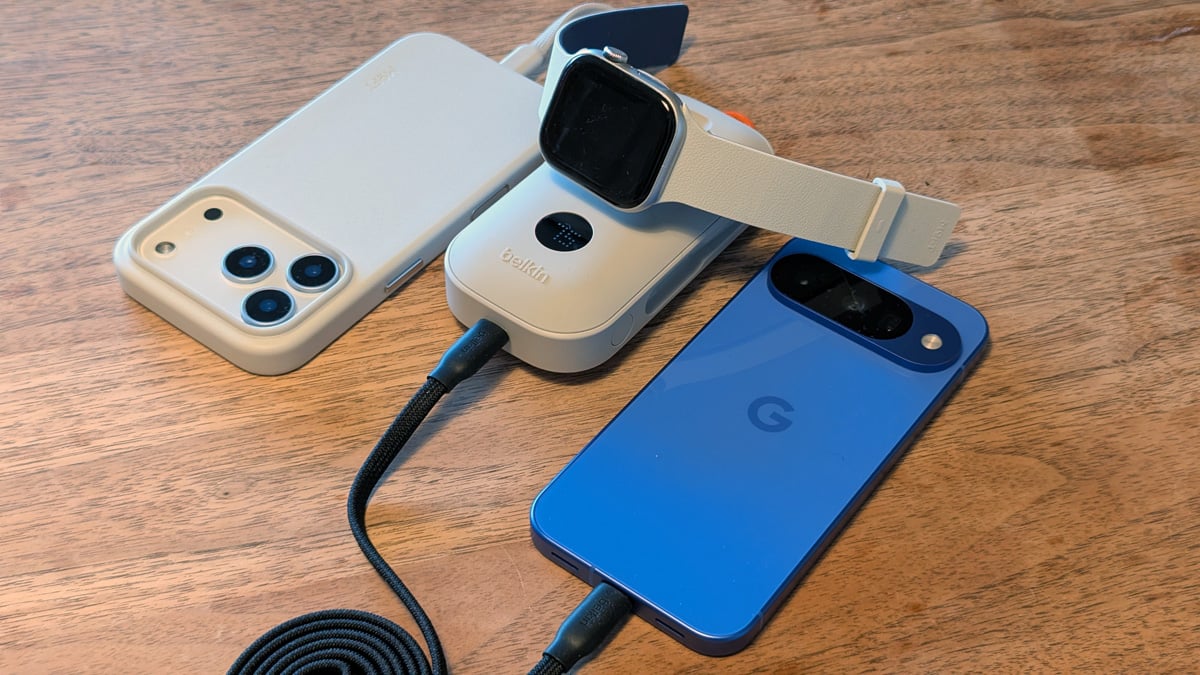 Apple Watchと2台のデバイスを充電できるBelkinのケーブル一体型モバイルバッテリーはデザインと質感がいい感じ
