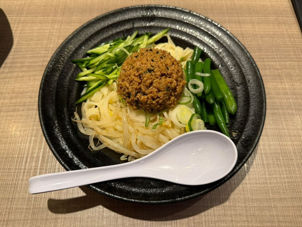 【宇都宮グルメ】復刻の「炸醤麺」も食べることができる！　駅ビルの人気餃子店「宇都宮みんみん」【餃子】