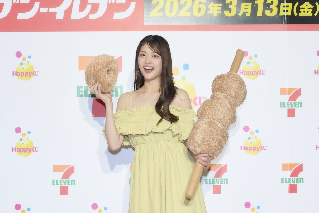 「BIG!ぬいぐるみからあげ棒」は取り外し可能！ 松村沙友理「小顔効果もありそう」　Happy くじ『セブン-イレブン』