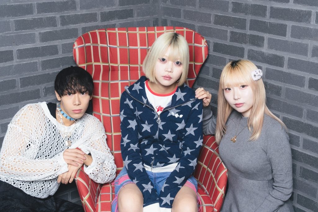 独自のかわいい世界観＆カッコ良すぎるライブが話題　大阪発の注目バンド「三四少女 (サンスーガール)」インタビュー