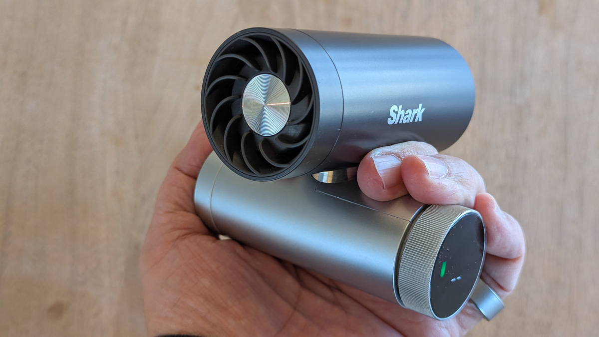 送風・ミスト・冷却に使えるシャークのパーソナルクーリングファン「Shark ChillPill」レビュー