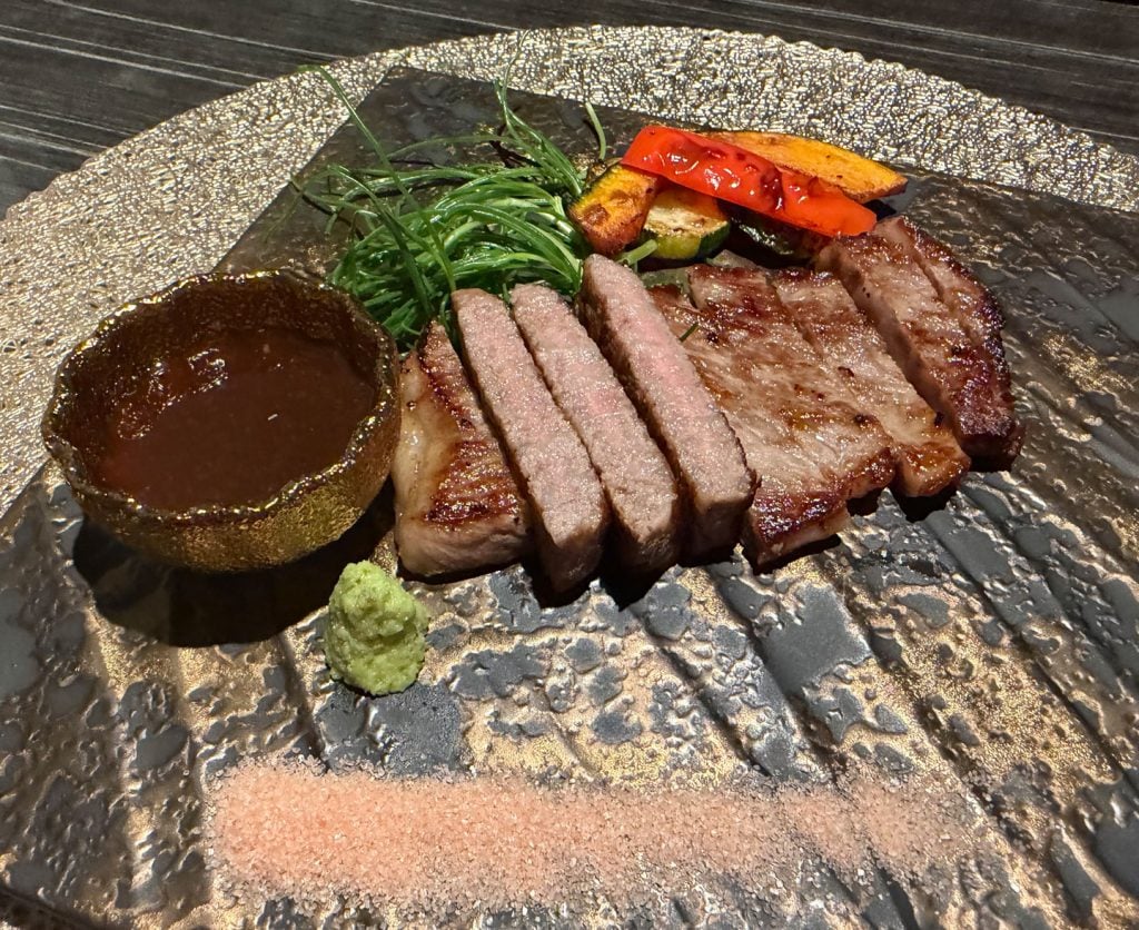 【鹿児島グルメ】天文館で贅沢な肉ランチ！「黒毛和牛専門店 ステーキ＆肉寿司 きりしま牧場」