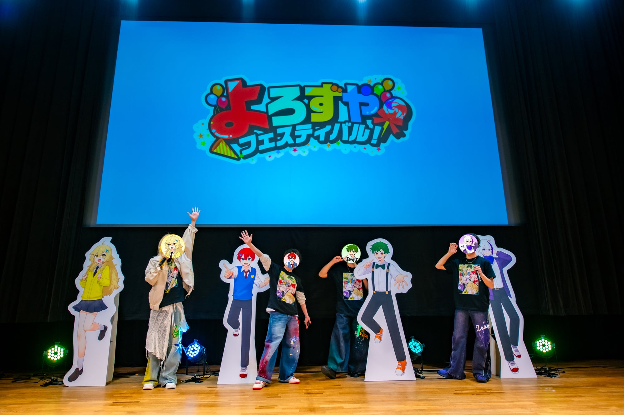 よろずや、待望の初実写ライブ『よろずやフェスティバル！』大成功！ メンバーとの“距離の近さ”に沸いた、熱気あふれる一日