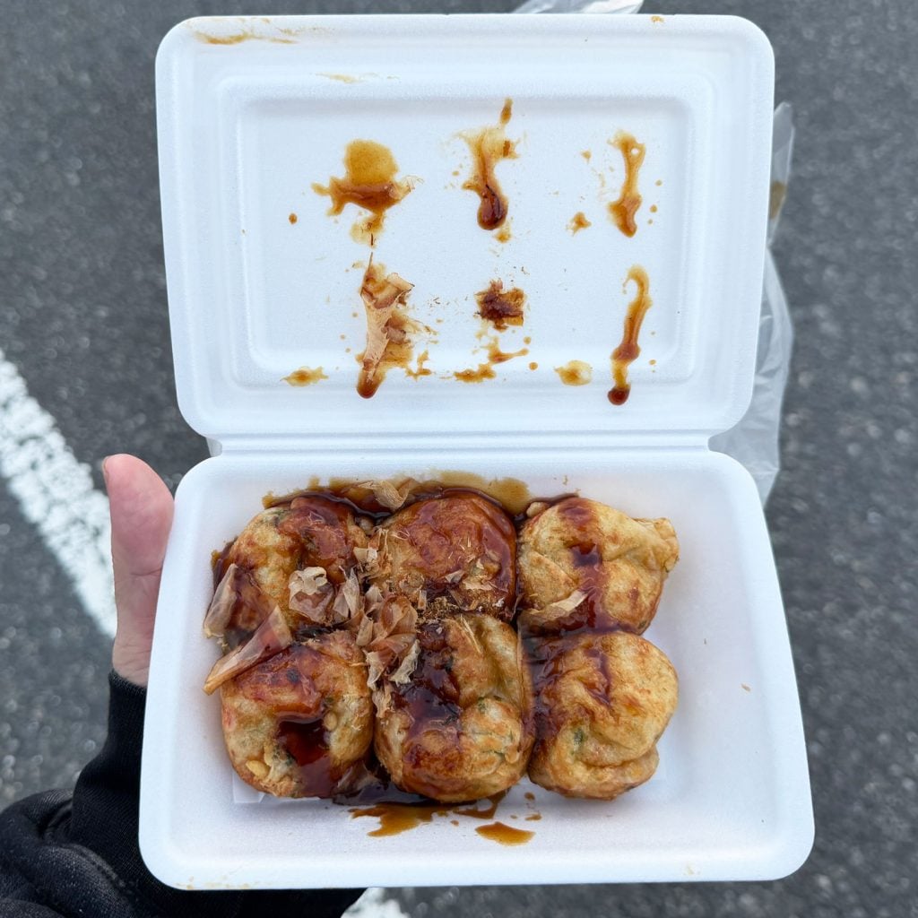 たこやき6個入り100円！からあげ弁当198円など　首都圏にはない激安スーパーの「ラ・ムー」に行ってみた