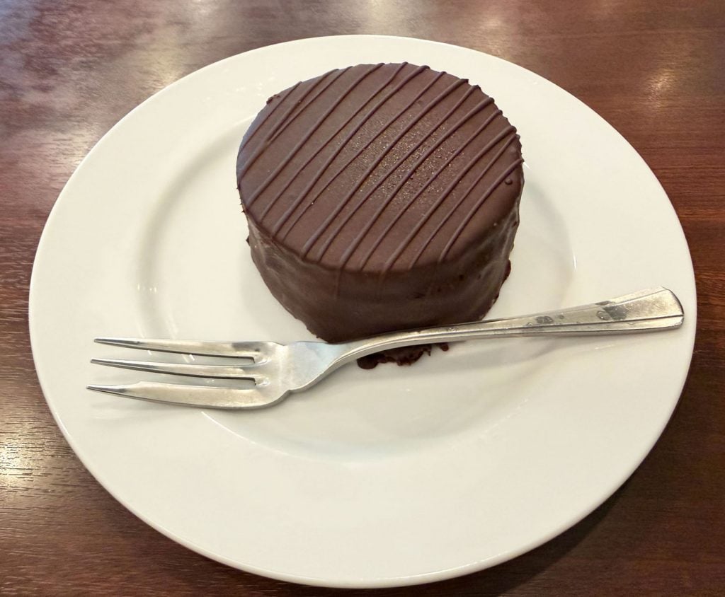 喫茶室ルノアールのザッハトルテが世界一かもしれないとSNSで話題に！？　ちょっと食べてみた