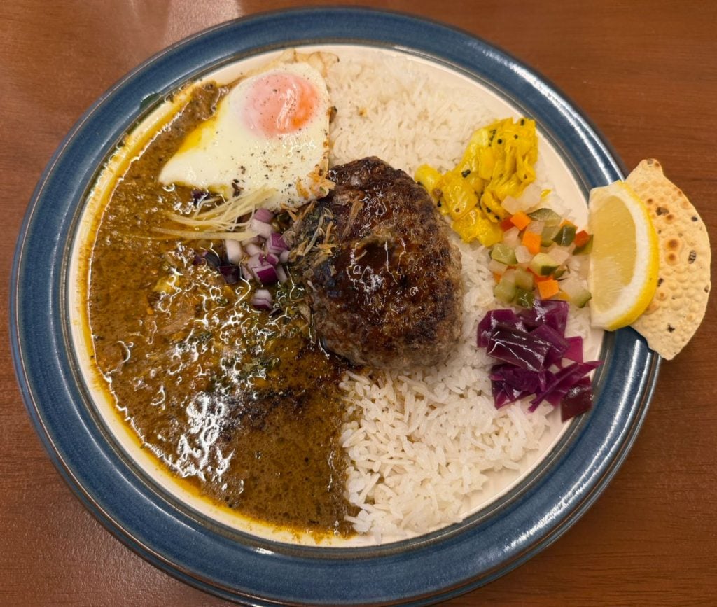 【鹿児島グルメ】鹿児島市役所近くの名山町　スパイスカレーの人気店「名山VOUL」でランチ