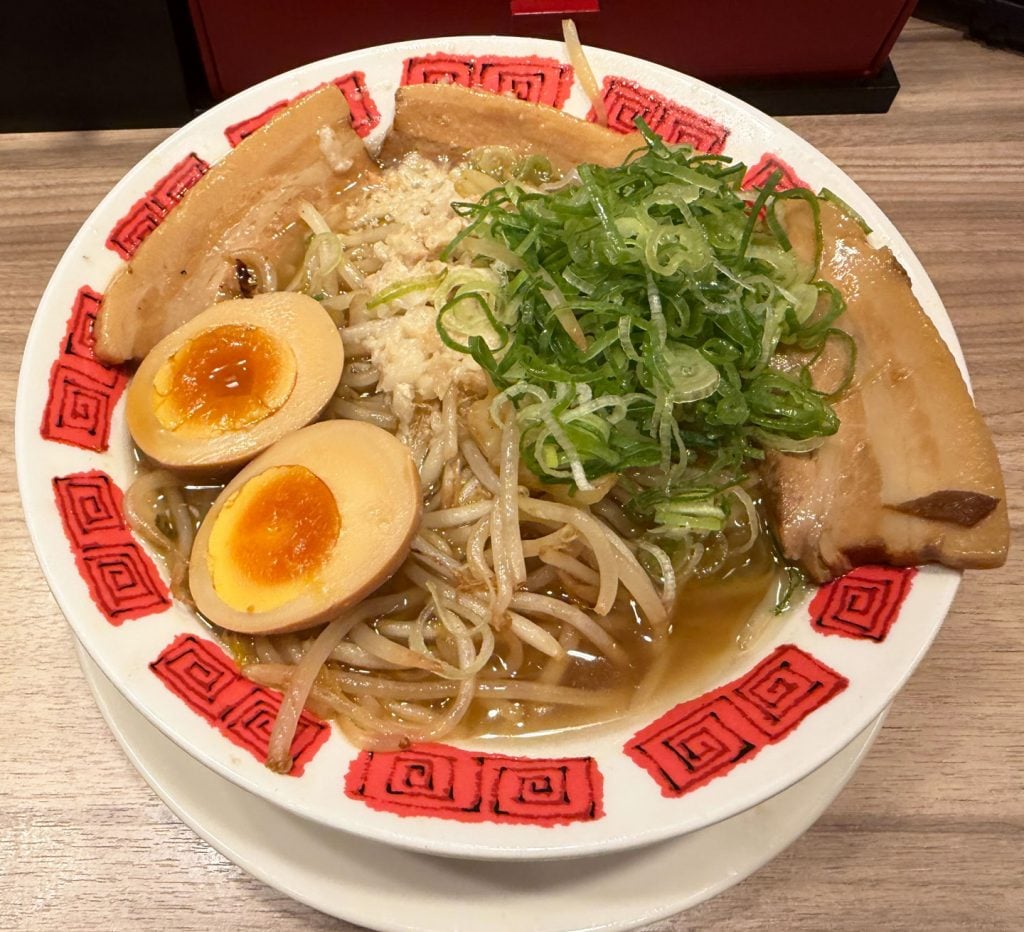 【グルメ】ラーメン二郎ならぬ「バミ郎」！？　バーミヤンで“背脂 夏の陣”「厚切り焼き豚のバミ郎そば」を食べてみた