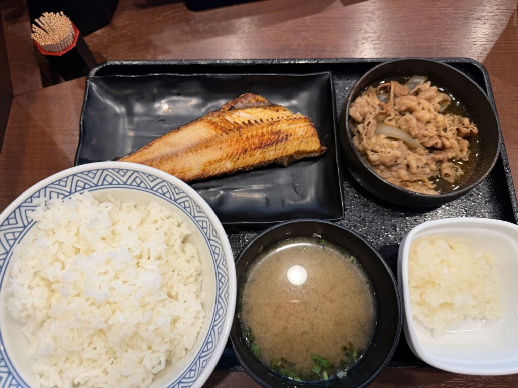 【グルメ】吉野家の”魚シリーズ第一弾”　「鬼おろし」がなんともうれしい「牛ほっけ定食」を食べてみた