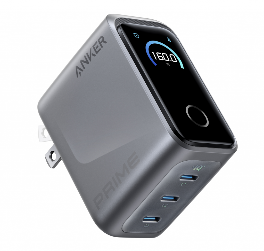 出張バッグの充電器、これ1つでいいかも。世界最小クラス160W充電器