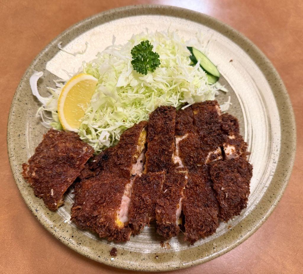 【鹿児島グルメ】分厚い黒豚とんかつは食べてごたえアリ！「味のとんかつ 丸一」でロースランチ定食を食べてみた