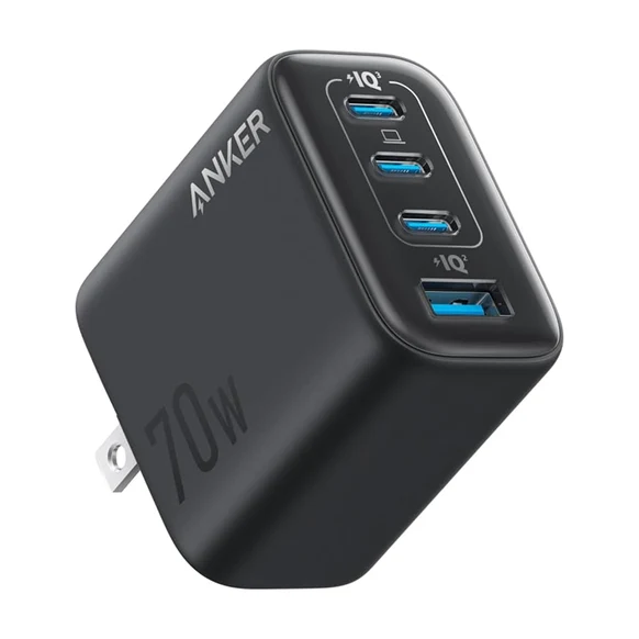 コンセントまわりがすっきり。Ankerの70W・4ポート充電器が頼もしい