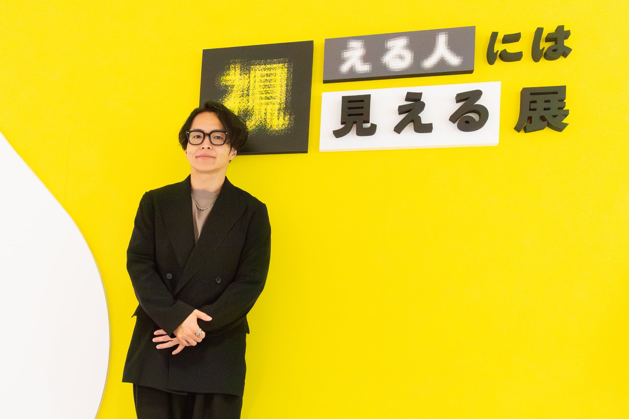 「横断歩道の真ん中に立ち続ける霊」「ドラッグ漬けのラスベガスの霊」霊視芸人シークエンスはやともが語る写真展示／渋谷『視える人には見える展』