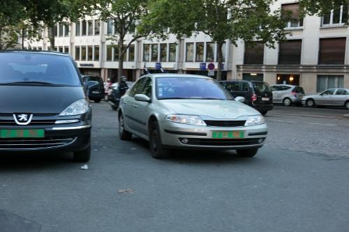 フランスに存在する訴訟されない無敵の車とは 路駐し放題で人を轢いても文句言われない ガジェット通信 Getnews