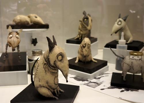 ティム バートン監督のハグにファン感涙 フランケンウィニーアート展 が ビックロ にてスタート ガジェット通信 Getnews