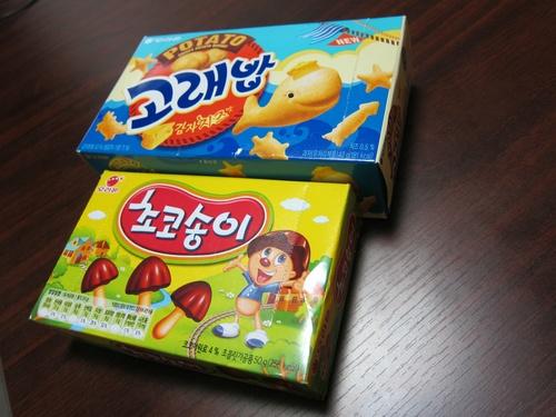 韓国のマーケットで買った きのこの山 と おっとっと の類似品お菓子 現地の人は類似品と知らない人がほとんど ガジェット通信 Getnews