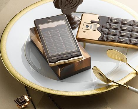 NTTドコモ、板チョコデザインのスマートフォン「Q-pot.phone SH