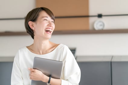 仕事を次々と引き寄せる「魅力的な笑顔」とは？