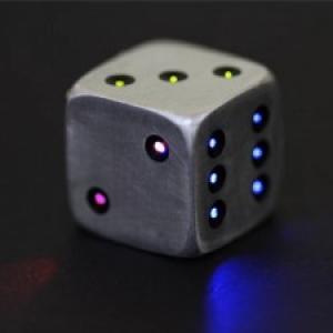 ゲームがさらに楽しく サイコロ Luma Dice はledで目が光る ガジェット通信 Getnews