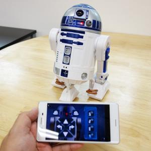 R2 D2がリモコン操作やプログラミングのできるスマートトイに 単体でもスマホ連動でも遊べる スマート R2 D2 レビュー ガジェット通信 Getnews