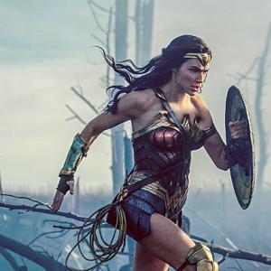 映画クロスレビュー ワンダーウーマン ダークになりがちなdc映画に光をもたらした強く美しい女性ヒーロー ガジェット通信 Getnews