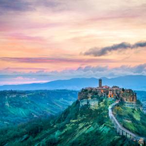 イタリアのラピュタ と呼ばれる天空の村の儚く幻想的な絶景 チヴィタ ディ バニョレージョ ガジェット通信 Getnews