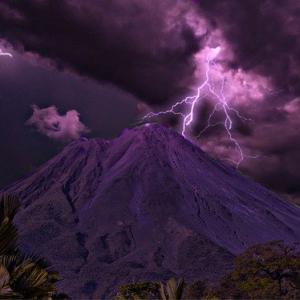 火山に起こる雷 火山雷 が恐ろしくも美しい 一体なぜ起こるのか ガジェット通信 Getnews