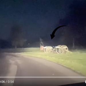 南北戦争で多くの兵士が命を落としたゲティスバーグで撮影された 何か 幽霊じゃなくてエイリアンじゃないの 昼間に撮影した幽霊動画ってないもんかね ガジェット通信 Getnews