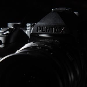 カメラはたいてい黒いけど 黒いカメラがある って聞いたのでどんだけ黒いか見に行ったら本当に黒かった Pentax K 3 Mark Iii Jet Black Edition ガジェット通信 Getnews